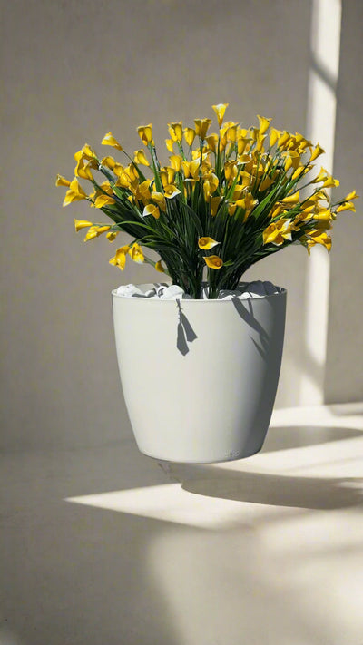 Buchet de Cale Artificiale - Flori din Plastic Galben - Vibrant pentru Decor Interior/Exterior, cu flori, ghiveci și piatră