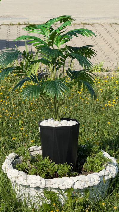 Palmieri artificiali – decor realist pentru interior și exterior, din plastic durabil, fără necesitatea întreținerii, perfecți pentru casă, birou sau grădină, cu flori, ghiveci și pietriș decorativ 2