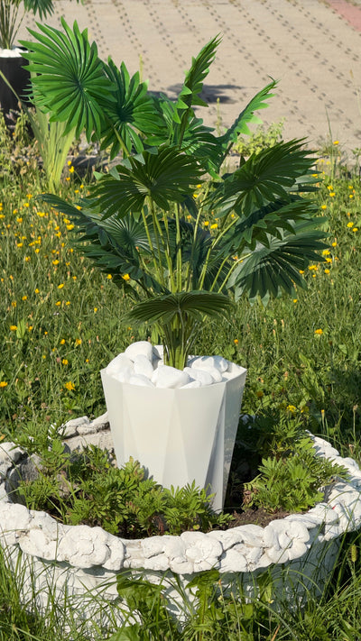 Palmieri artificiali – decor realist pentru interior și exterior, din plastic durabil, fără întreținere. Ideali pentru casă, birou sau grădină, aranjați cu flori, ghiveci și pietriș decorativ pentru un aspect elegant și natural 1