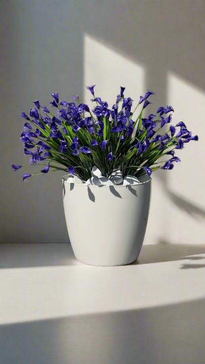 Buchet de Cale Artificiale – Flori din Plastic Mov – Vibrant pentru Decor Interior/Exterior, cu flori, ghiveci și piatră